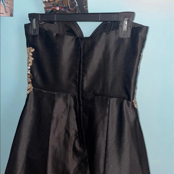 Macys sleeveless black embroidered homecoming dress - Picture 5 of 6